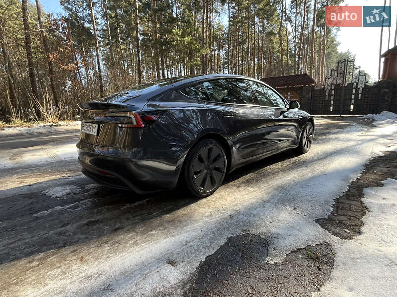 Седан Tesla Model 3 2024 в Львове