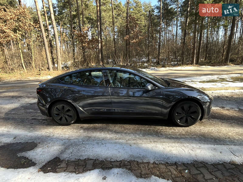 Седан Tesla Model 3 2024 в Львове