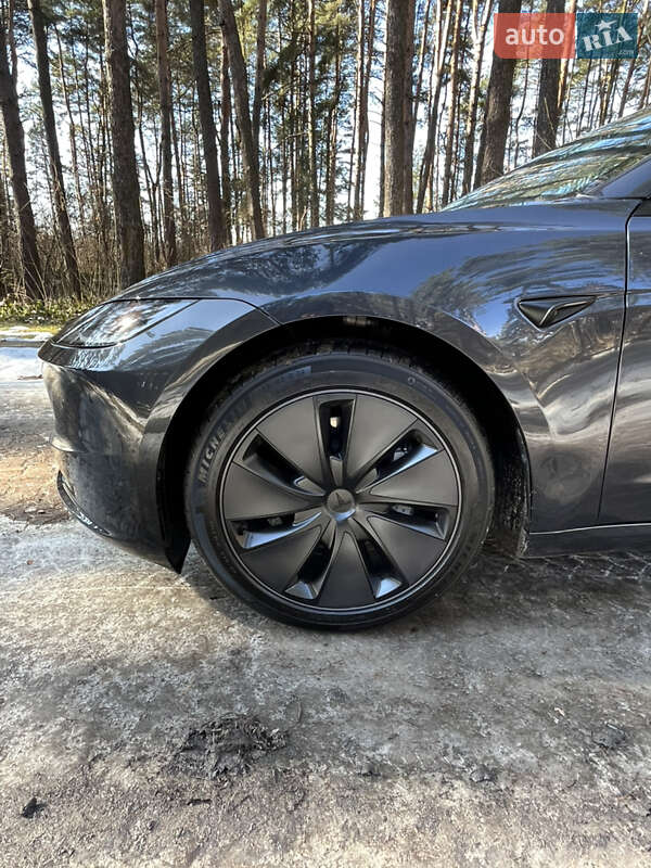 Седан Tesla Model 3 2024 в Львове