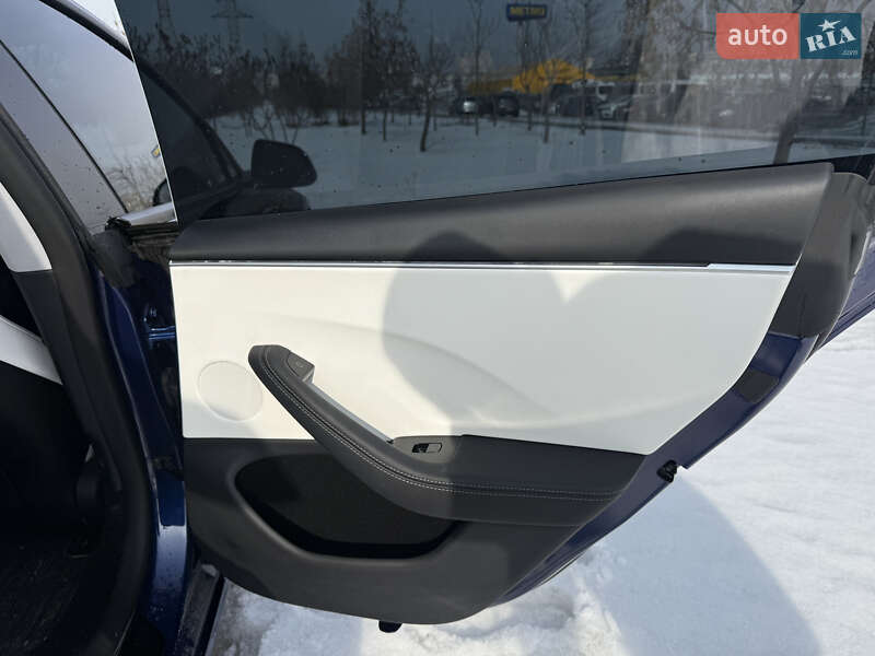 Седан Tesla Model 3 2023 в Киеве