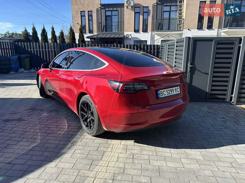Седан Tesla Model 3 2020 в Львове