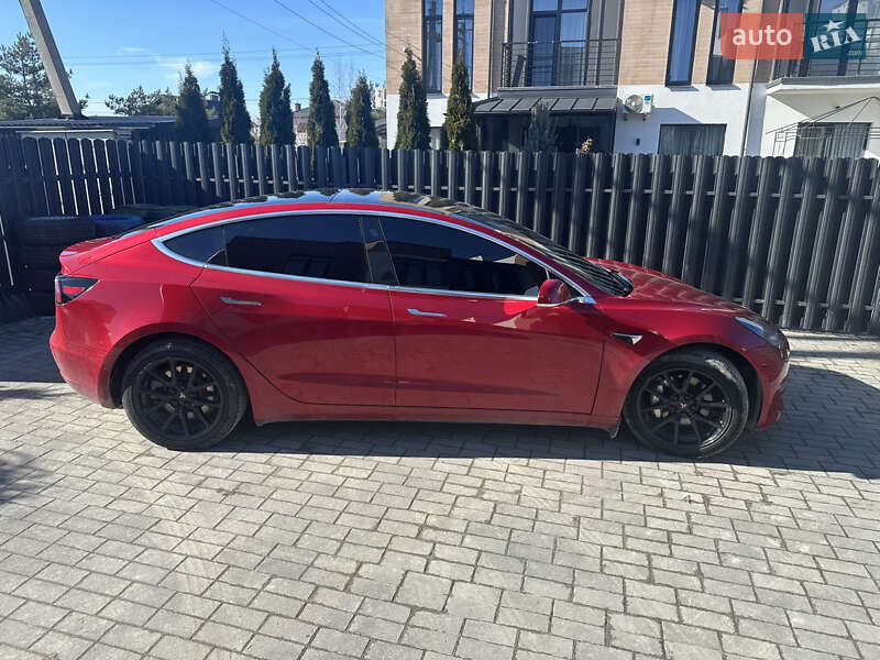 Седан Tesla Model 3 2020 в Львове