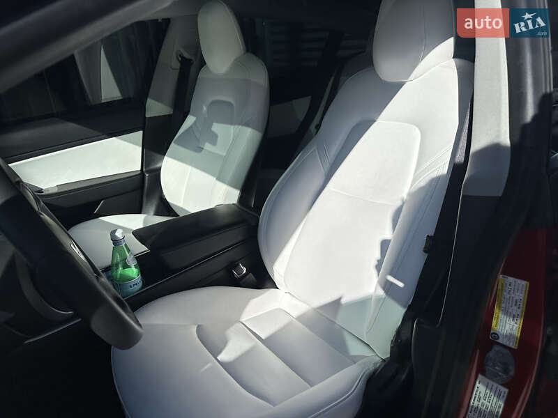 Седан Tesla Model 3 2020 в Львове