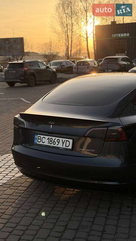 Седан Tesla Model 3 2023 в Львові