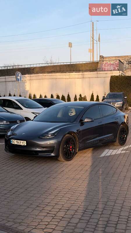Седан Tesla Model 3 2023 в Львові