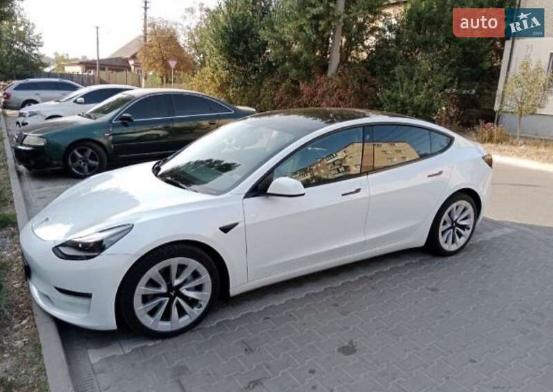 Седан Tesla Model 3 2021 в Києві