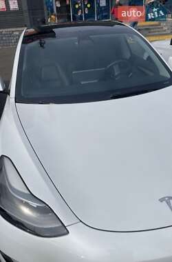 Седан Tesla Model 3 2021 в Киеве