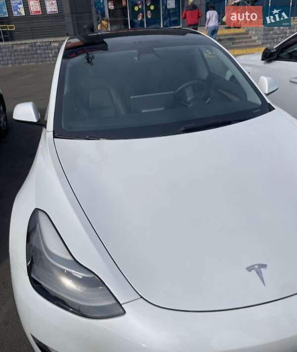 Седан Tesla Model 3 2021 в Києві