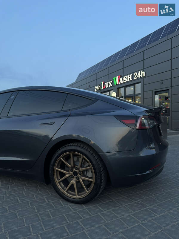Седан Tesla Model 3 2019 в Івано-Франківську