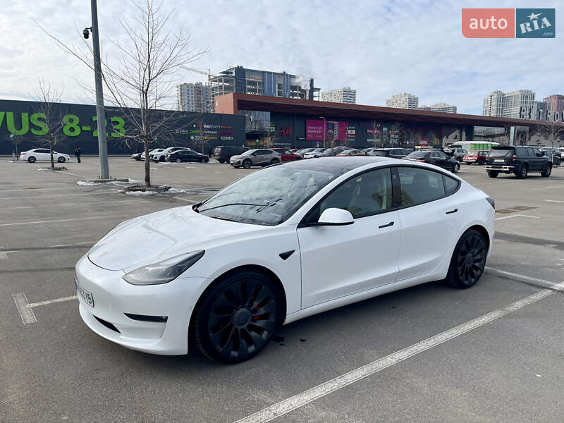 Седан Tesla Model 3 2021 в Киеве