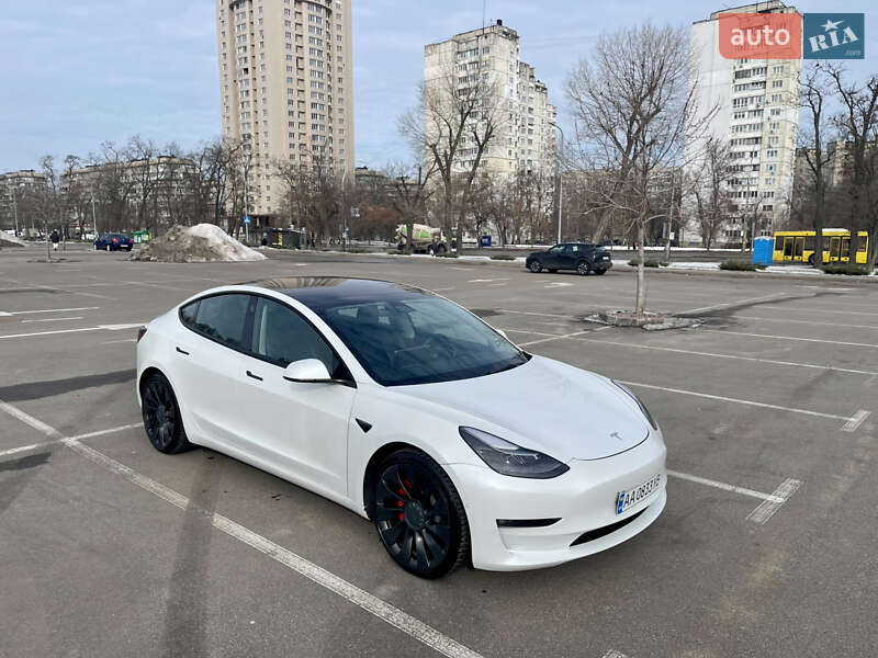 Седан Tesla Model 3 2021 в Киеве