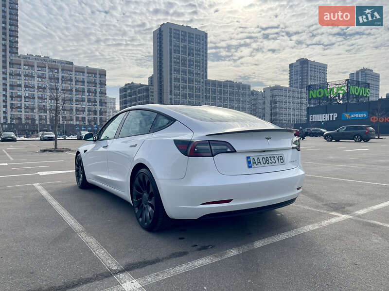 Седан Tesla Model 3 2021 в Киеве