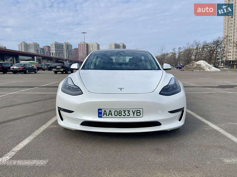 Седан Tesla Model 3 2021 в Киеве