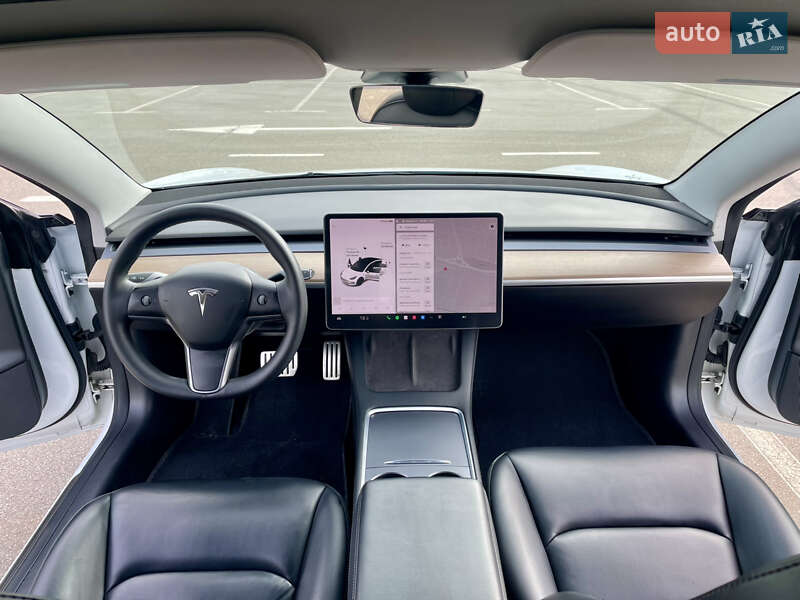 Седан Tesla Model 3 2021 в Киеве