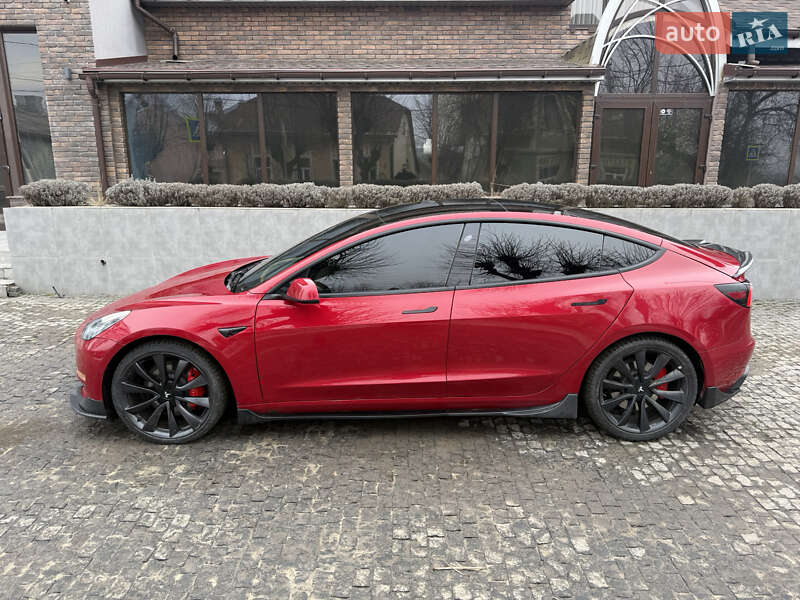 Седан Tesla Model 3 2020 в Чернівцях