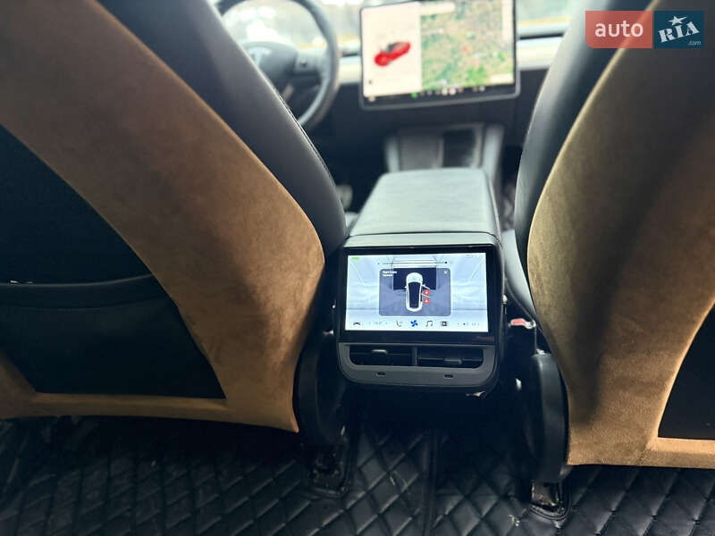 Седан Tesla Model 3 2020 в Чернівцях