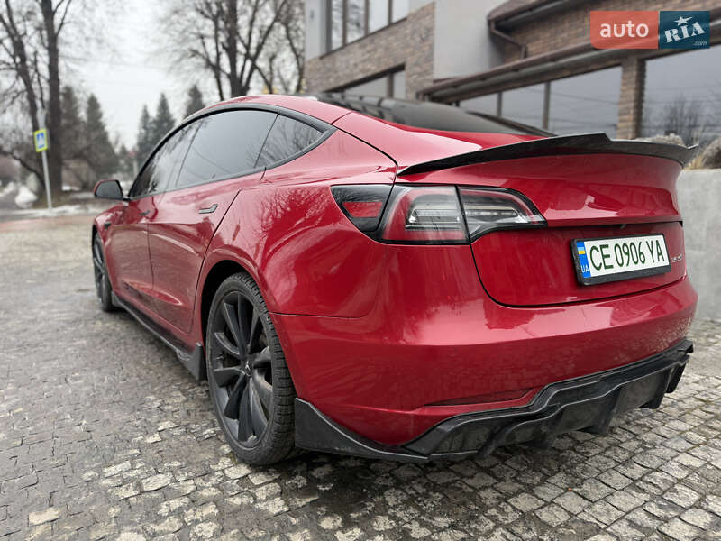 Седан Tesla Model 3 2020 в Чернівцях