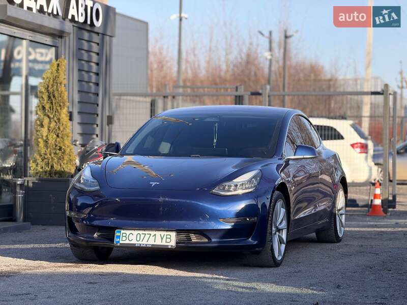 Седан Tesla Model 3 2018 в Львове