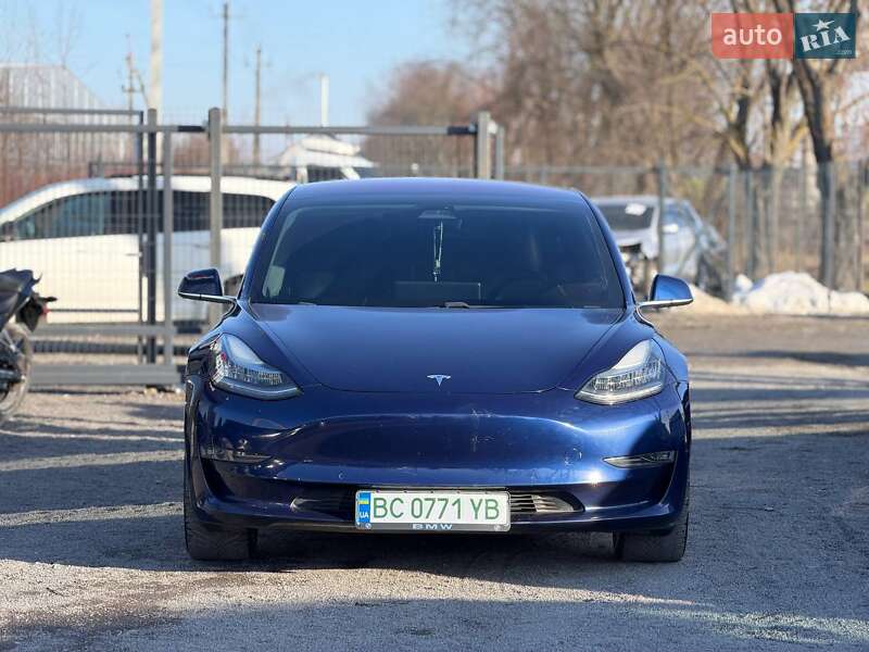 Седан Tesla Model 3 2018 в Львове