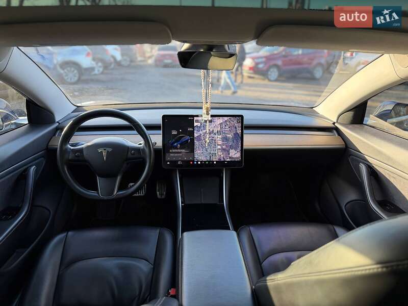 Седан Tesla Model 3 2018 в Львове