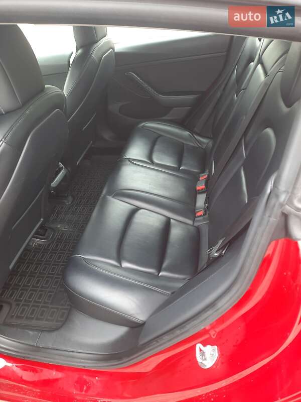 Седан Tesla Model 3 2022 в Ровно