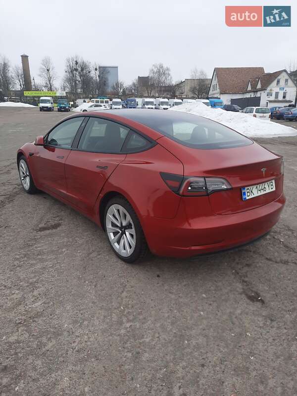 Седан Tesla Model 3 2022 в Ровно