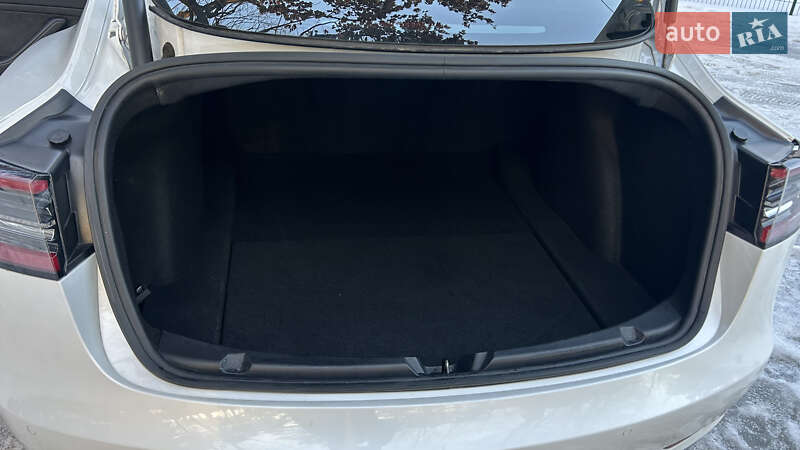 Седан Tesla Model 3 2021 в Києві