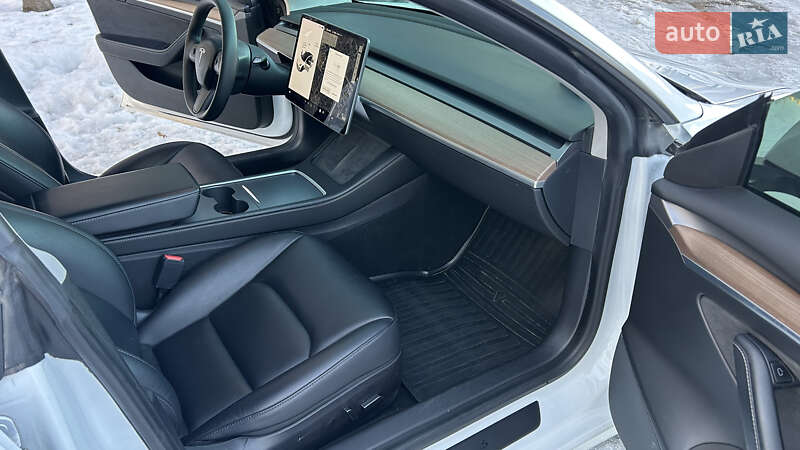 Седан Tesla Model 3 2021 в Києві