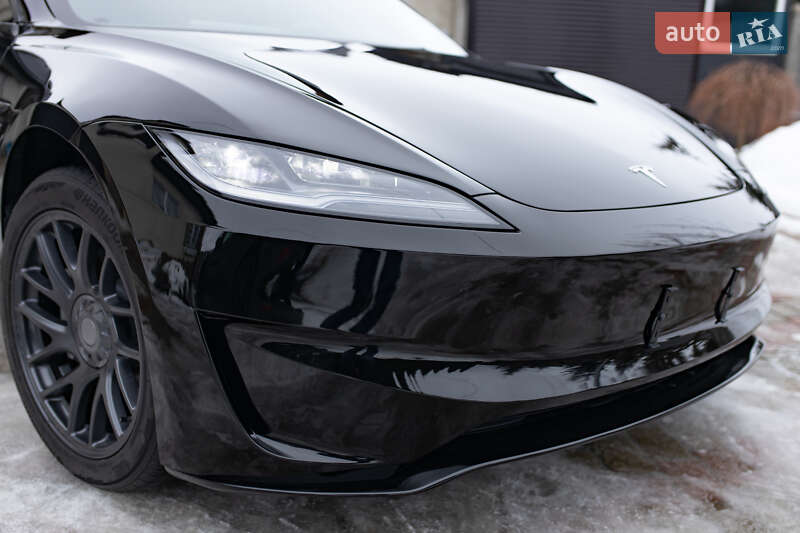 Седан Tesla Model 3 2024 в Самборі