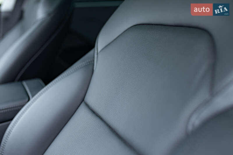 Седан Tesla Model 3 2024 в Самборі