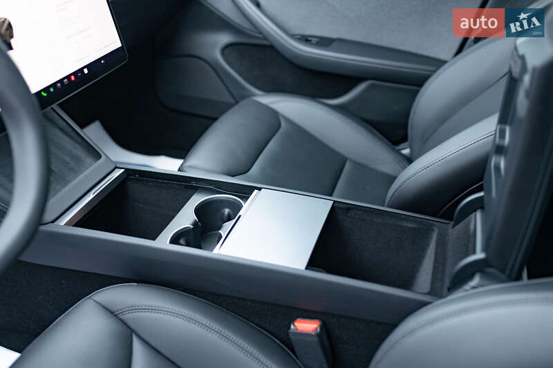 Седан Tesla Model 3 2024 в Самборі