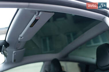 Седан Tesla Model 3 2024 в Самборі