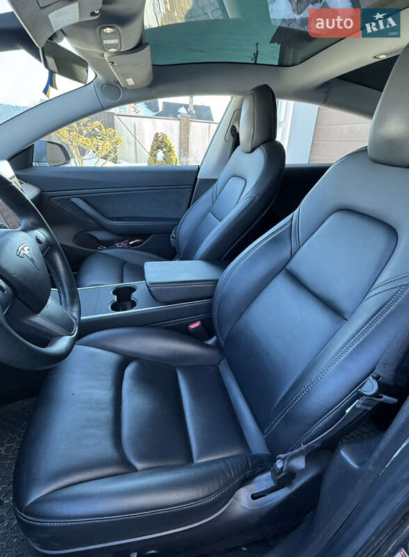 Седан Tesla Model 3 2018 в Києві