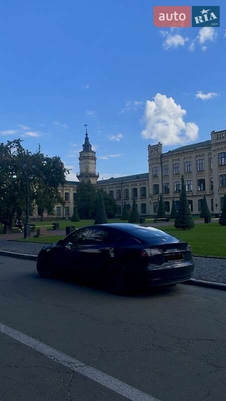 Седан Tesla Model 3 2022 в Киеве