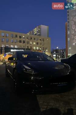 Седан Tesla Model 3 2022 в Киеве