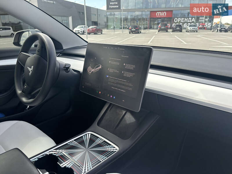 Седан Tesla Model 3 2021 в Тернополе