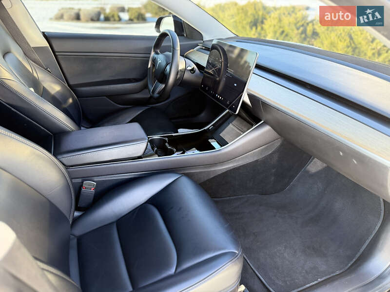 Седан Tesla Model 3 2019 в Харкові