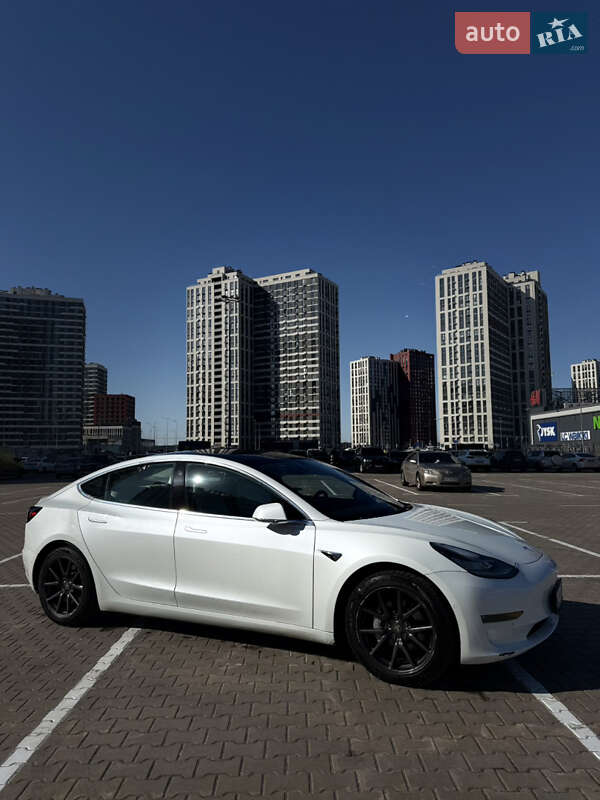 Седан Tesla Model 3 2019 в Киеве