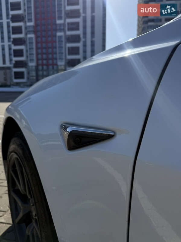 Седан Tesla Model 3 2019 в Киеве
