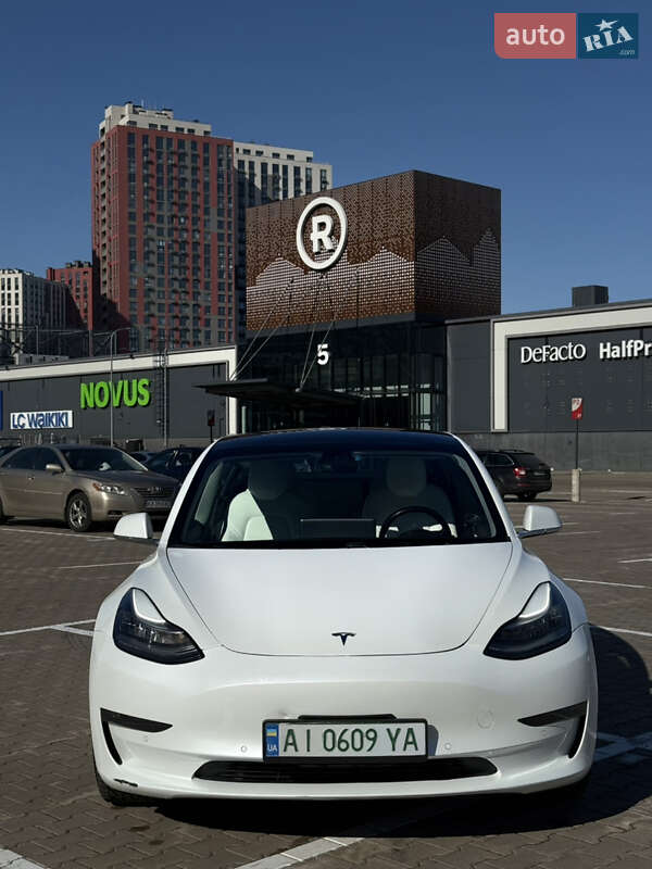Седан Tesla Model 3 2019 в Киеве