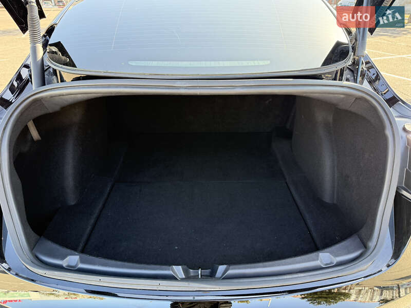 Седан Tesla Model 3 2021 в Николаеве