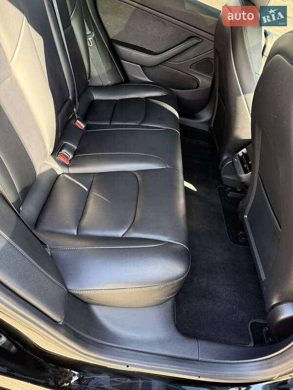 Седан Tesla Model 3 2021 в Николаеве