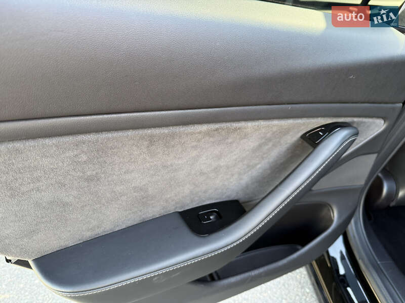 Седан Tesla Model 3 2021 в Николаеве