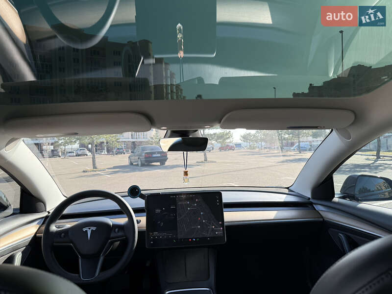 Седан Tesla Model 3 2021 в Николаеве