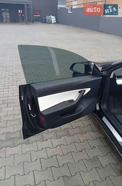 Седан Tesla Model 3 2018 в Нововолынске