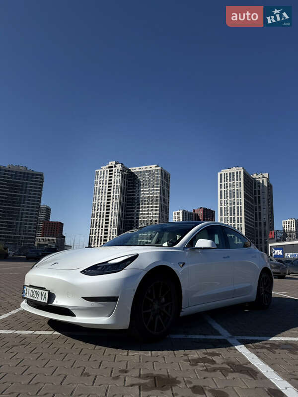 Седан Tesla Model 3 2019 в Киеве