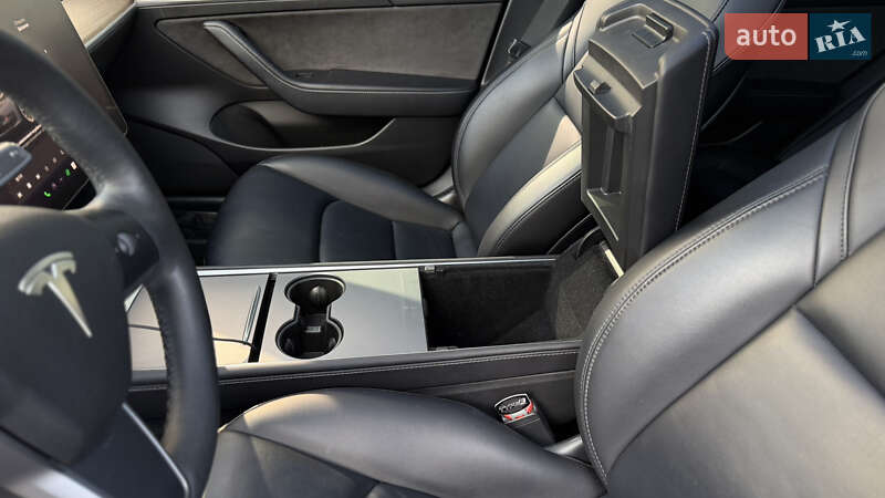 Седан Tesla Model 3 2022 в Запоріжжі