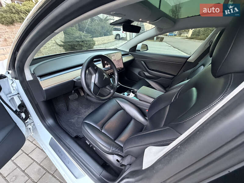 Седан Tesla Model 3 2019 в Одессе