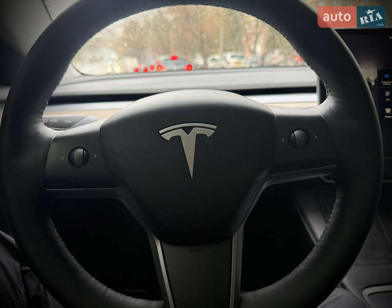 Седан Tesla Model 3 2021 в Львове