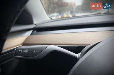 Седан Tesla Model 3 2021 в Львове